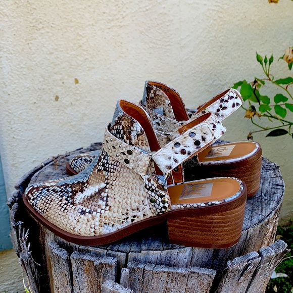 DV DOLCE VITA | Zoelle Harness Mule - Picture 7 of 10